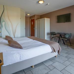 Twin Room with Bath