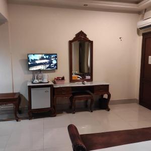 Suite with Pool View