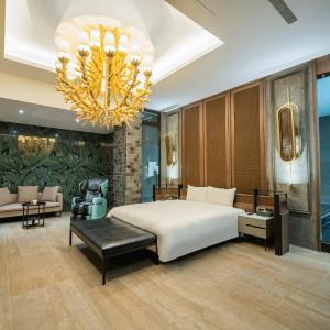Luxury Suite (Check In After 20:00)