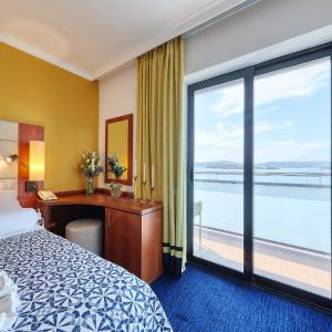Premium Club Room