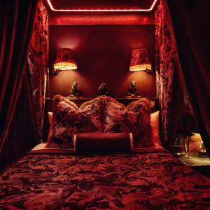 Four Poster Classic Room