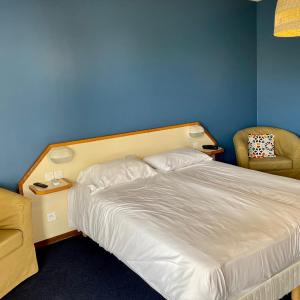 Motel Pool Junior Suite