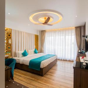 Deluxe Double or Twin Room with Mountain View
