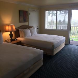 Queen Room with Two Queen Beds with Sea View