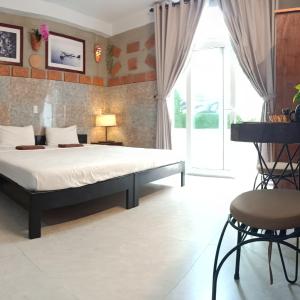 Deluxe Room (2 Adults + 1 Child)