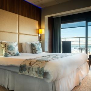 Double or Twin Room with Sea View