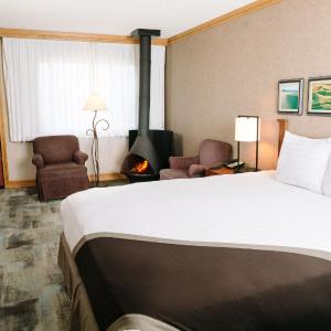 Deluxe King Room with Fireplace