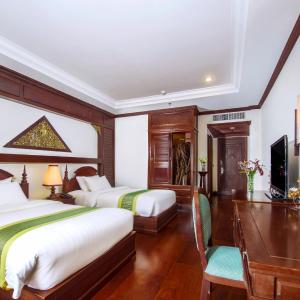 Landmark Twin Room