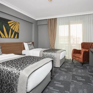Queen Room with Balcony