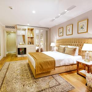 Suite with Garden View