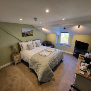 Deluxe Double Room with Shower