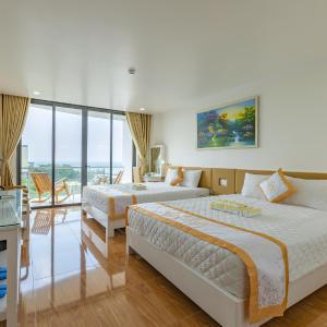 Family Room with Sea View