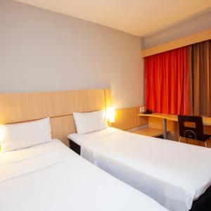 Standard Room with Two Single Beds