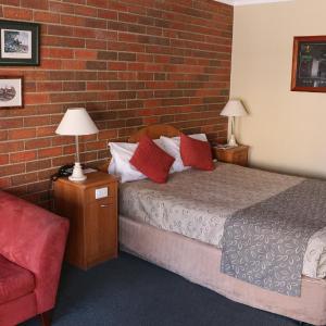 Deluxe Queen Room with Spa Bath