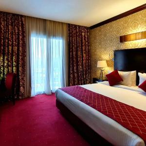 Deluxe Double or Twin Room with City View