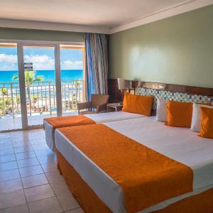 Deluxe Triple Room with Front Sea View