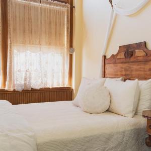 Queen Room with Shared Bathroom