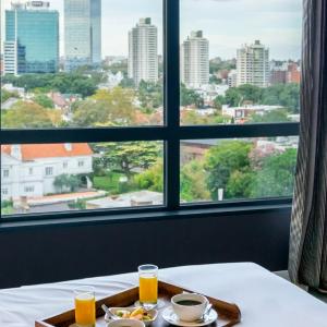 Twin Room with City View - High Floor
