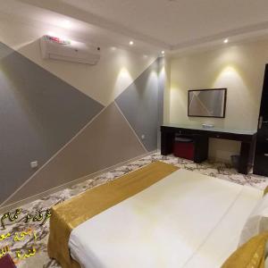 Studio with Spa Bath