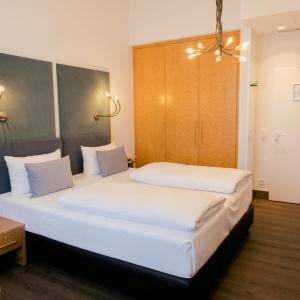 Comfort Double Room (bed size 71 in)