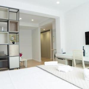 Deluxe Queen Suite