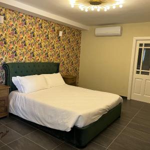 Queen Room with Pool View