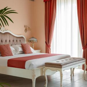 Junior Suite with Balcony and Lake View