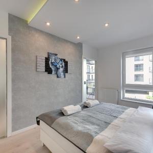 Apartment with Balcony - 72 Chmielna Street