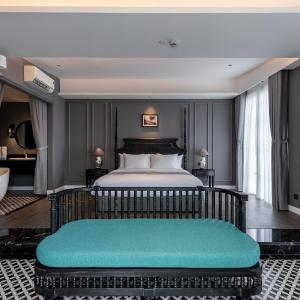 Suite with Mountain View