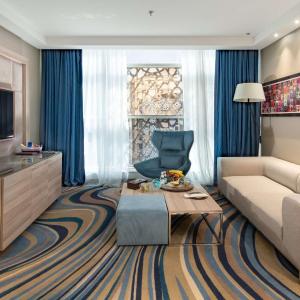 Junior Suite with Lounge Access