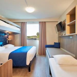 Quadruple Room (4 single beds)