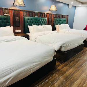 Deluxe Family Room