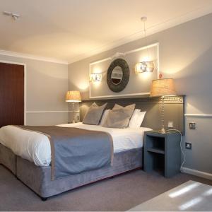 Superior Double Room with Roll-In Shower - Mobility Accessible/Non-Smoking