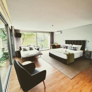 Deluxe Queen Suite