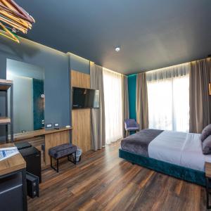 Superior Deluxe Double Room with Side Sea View