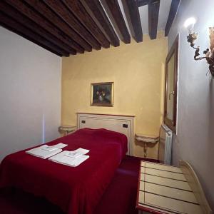 Single Room with Shared Bathroom