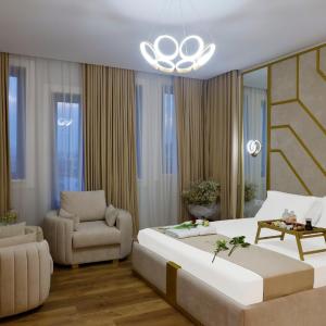 Deluxe King Suite