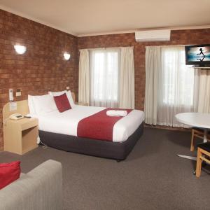 Standard Queen Room