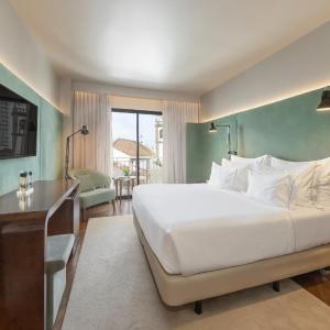 Double or Twin Room with City View