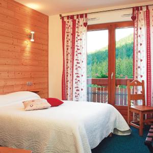 Double or Twin Room with Mountain View