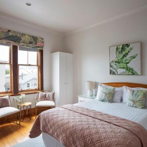 Petit Room