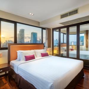 One Bedroom Corner Suite