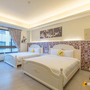 Deluxe Quadruple Room with Private Bathroom