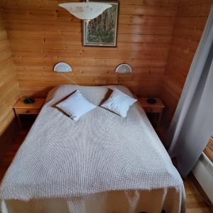 Three-Bedroom Cottage with Garden View