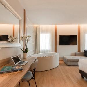 King Room with Spa Bath
