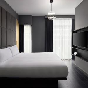 Goldy room