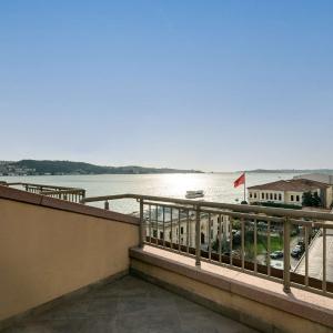 Premium Room with Terrace and Partial Sea View