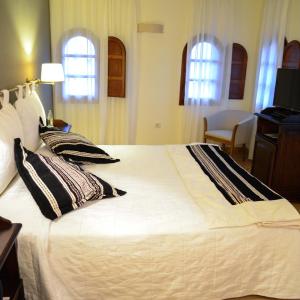 Double or Twin Room with Mountain View