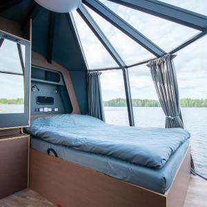 Igloo Boat Suite with Spa Access