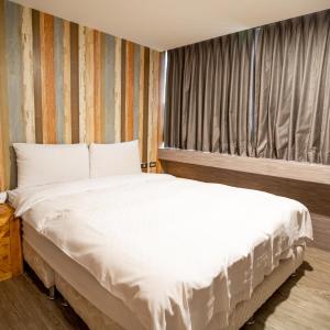 Standard Double Room with Window